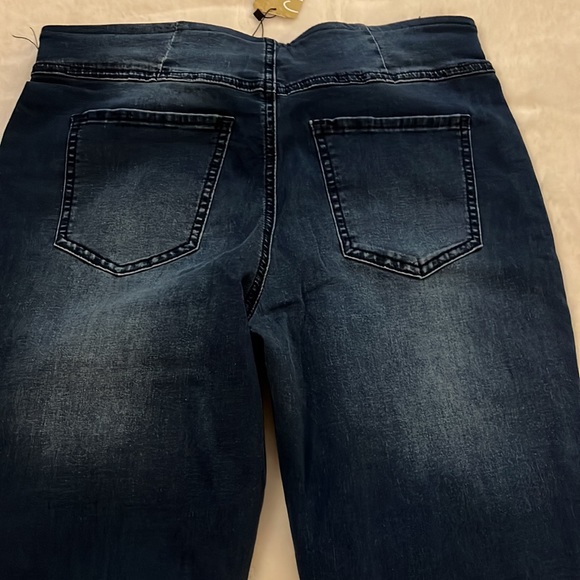 NWT Suzanne Betro flare pull-on jeans size 10 - Picture 4 of 7